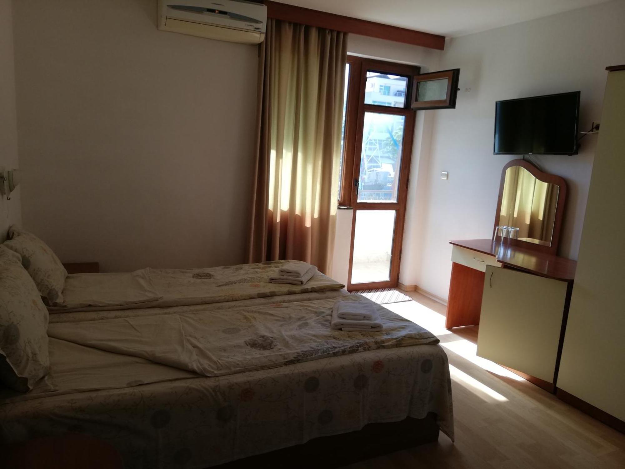 Hotel Strinava Приморсько Екстер'єр фото