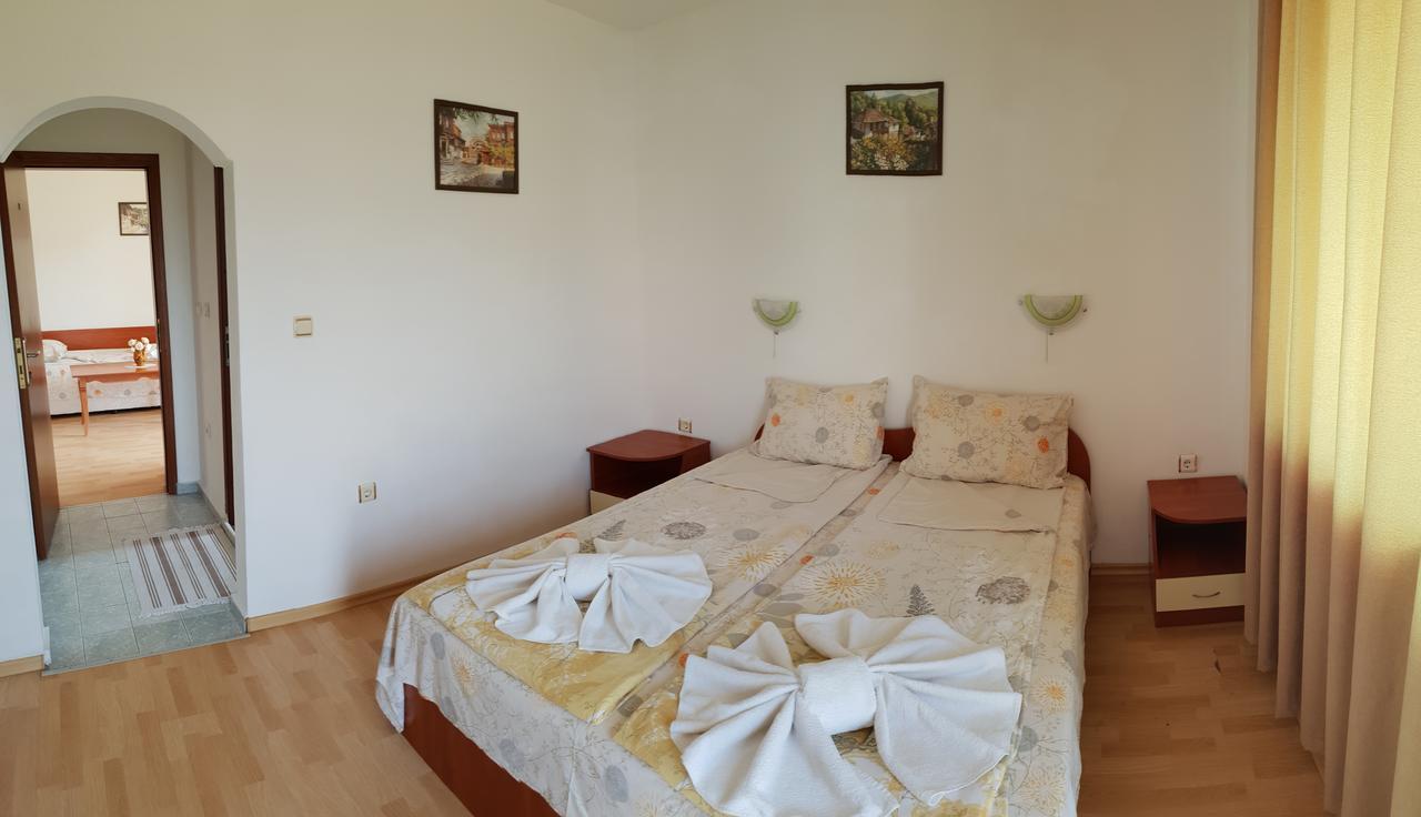 Hotel Strinava Приморсько Екстер'єр фото